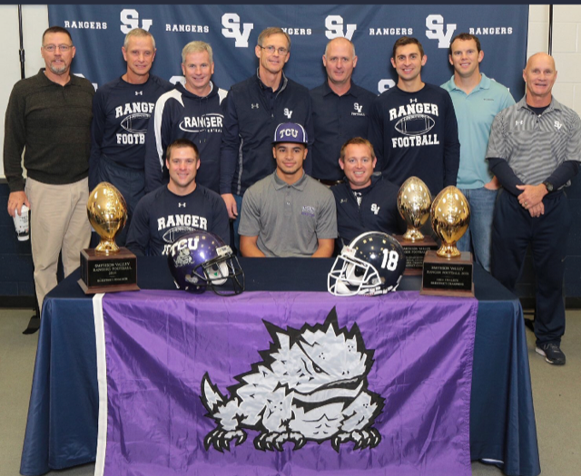 Senior+Trevon+Moehrig-Woodard+signed+on+Dec+20.+at+Smithson+Valley+High+School+accompanied+by+his+coaches%2C+family%2C+and+friends.
