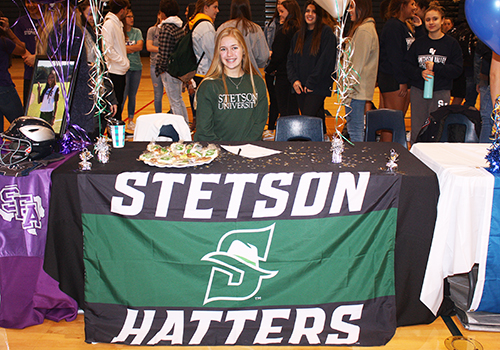 Lauren Domel committed to play volleyball for Stetson University.