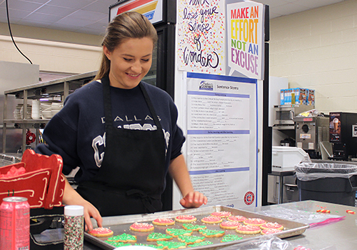 After decorating her sugar cookies, junior Kylie Perez starts cleanup in culinary class Dec. 19. She followed a recipe she found on Pinterest. They are my favorite cookie, she said. Theyre easy to make and you can do anything with them.