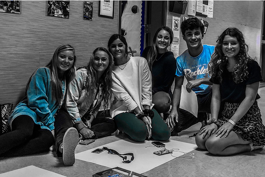 FACS+members+Karsten+Smith%2C+Alyssa+Smith%2C+Jenna+Kirk%2C+Cassidy+Hight%2C+Delaney+Deborde%2C+and+Kennedy+Weakly+make+posters%2C+for+the+Oct.+2+blood+drive+at+school.+Donors+can+sign+up+by+texting+%40oct2blood+to+81010.