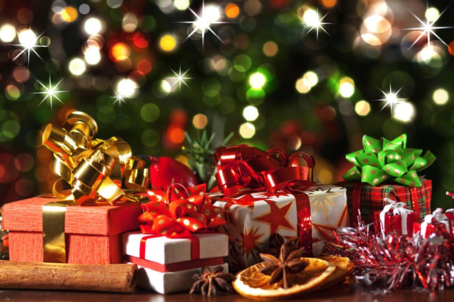Putting something under the tree for someone does not have to break the bank. Check out these links to find inexpensive gift options.