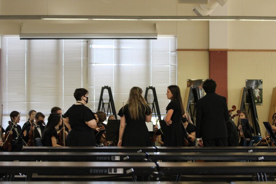 Orchestra students played for veterans as they ate breakfast prepared by the culinary class.