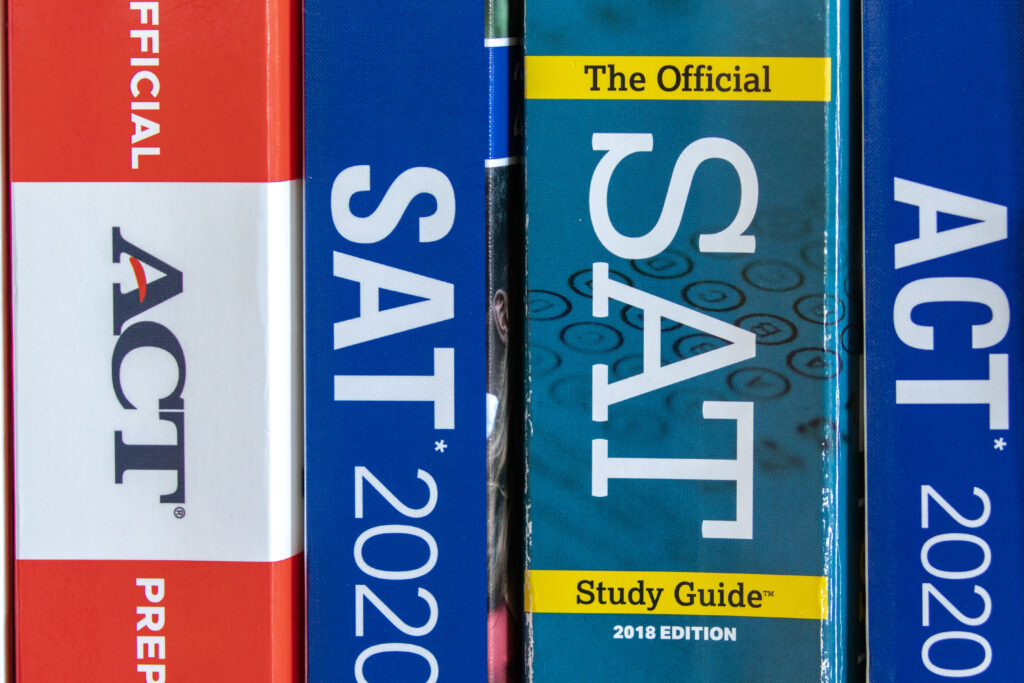 SAT Prep 2021-2022 with Practice Tests: Study Guide with Practice Exam  Questions for the Scholastic Aptitude Test (Paperback) 