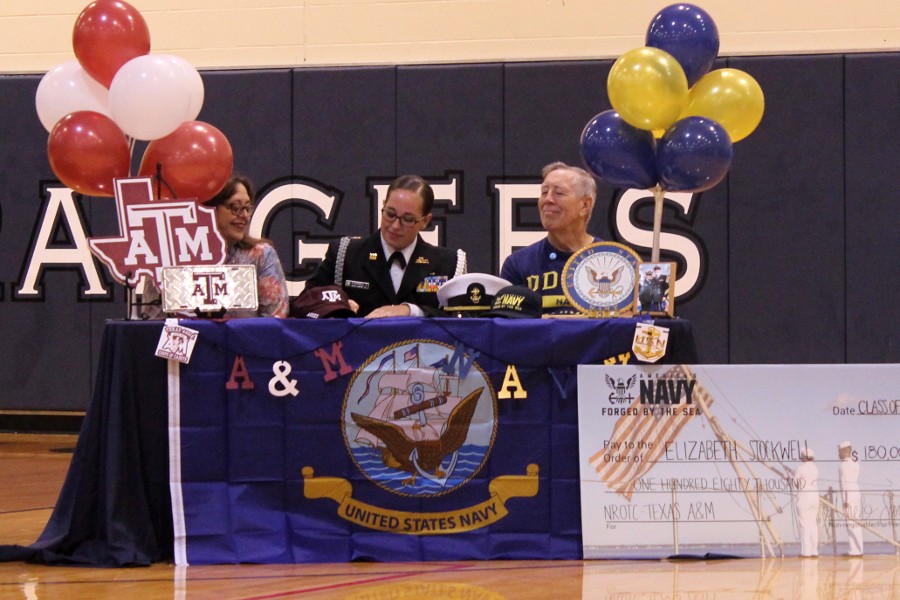Elizabeth Stockwell signs to participate in the Navy ROTC at Texas A&M University.
