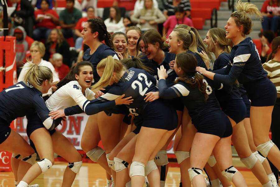 Volleyball+cheers+as+they+win+Co-District+Champs+defeating+Canyon+