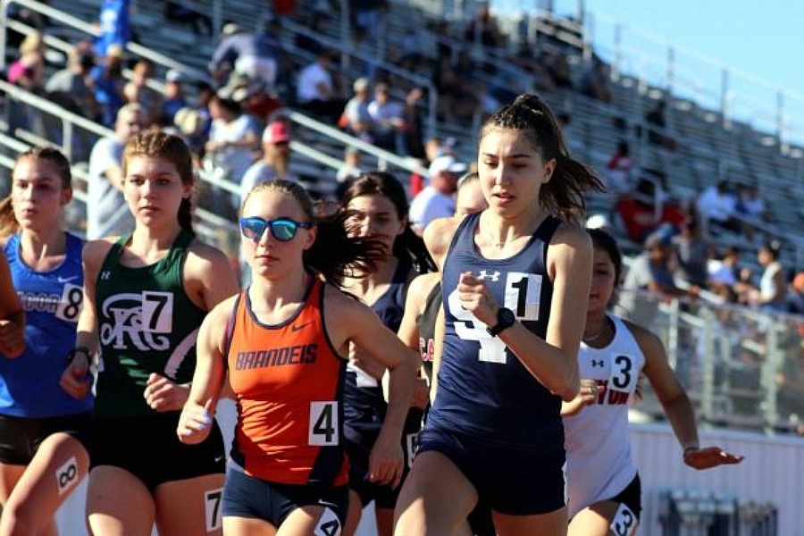 Sophomore Mia Perez starting off the 1600m race at the Ranger Relays.