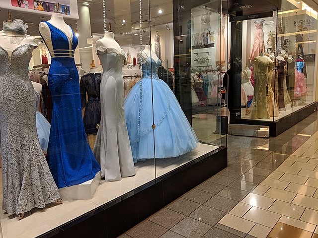 Window_display_of_prom_dress_shop
