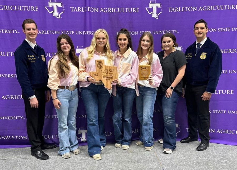 The+FFA+milk+quality+team%2C+Alora+Snowden%2C+Claire+Schaeferkoeter%2C+Kennedy+Surratt+and+Abby+Permenter%2C+won+second+at+state+on+April+27.