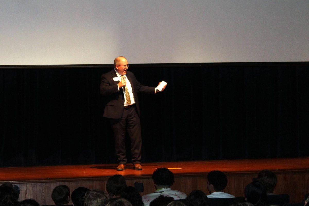 Local judge talks to students about the importance about the US constitution.