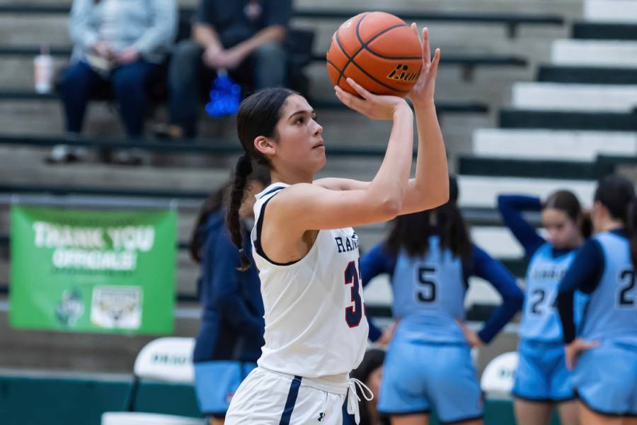 Junior Izzy Di Mery had nine points, 10 rebounds, and four steals last night against Alamo Heights. Di Mery leads the team in rebounds averaging 7.7 rebounds per game.